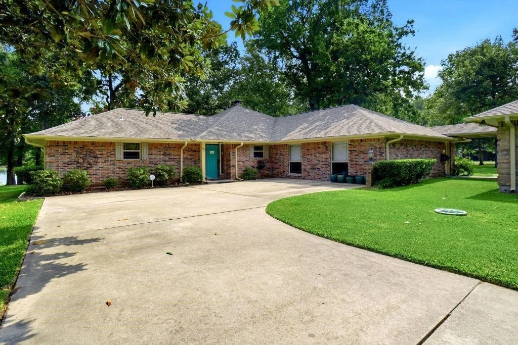 Photo of 665 Private Road 5881