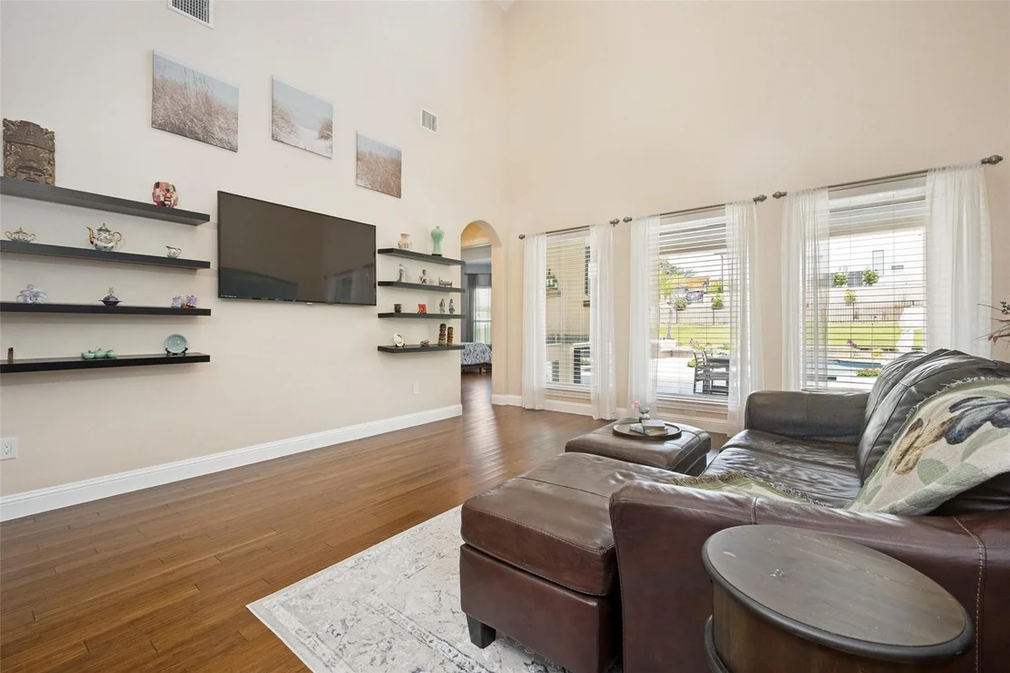 Photo of 2501 Oak Bluff Drive