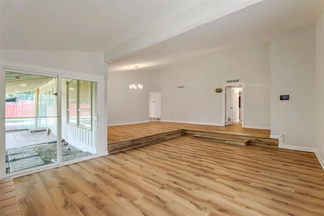 Photo of 6639 Roundrock Road