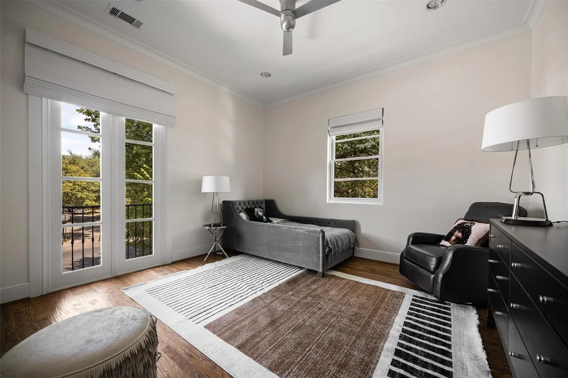 Photo of 3517 Mockingbird Lane