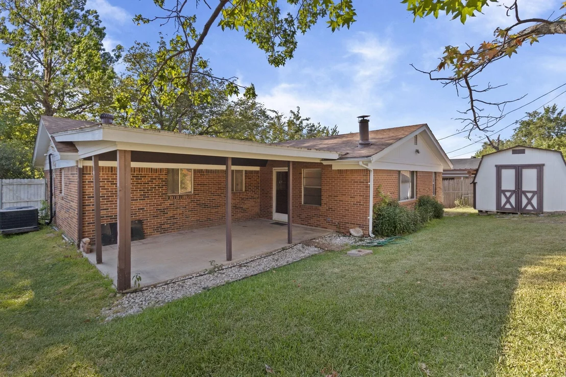 Photo of 840 Comal Avenue
