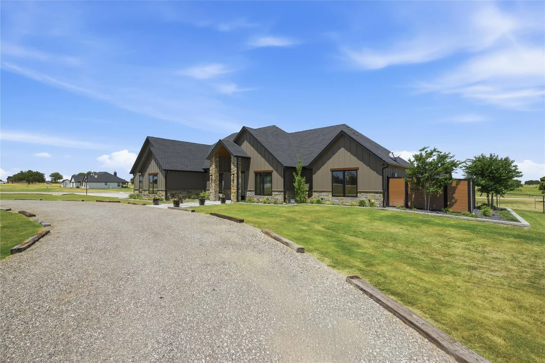 Photo of 2223 Grass Roots Road