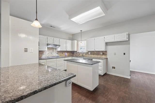 Photo of 828 Rockefeller Lane