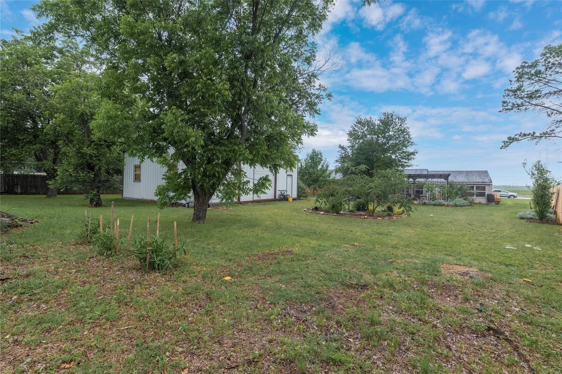 Photo of 205 longhorn dr