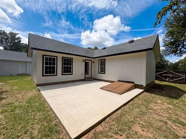 Photo of 420 Bluebonnet Drive
