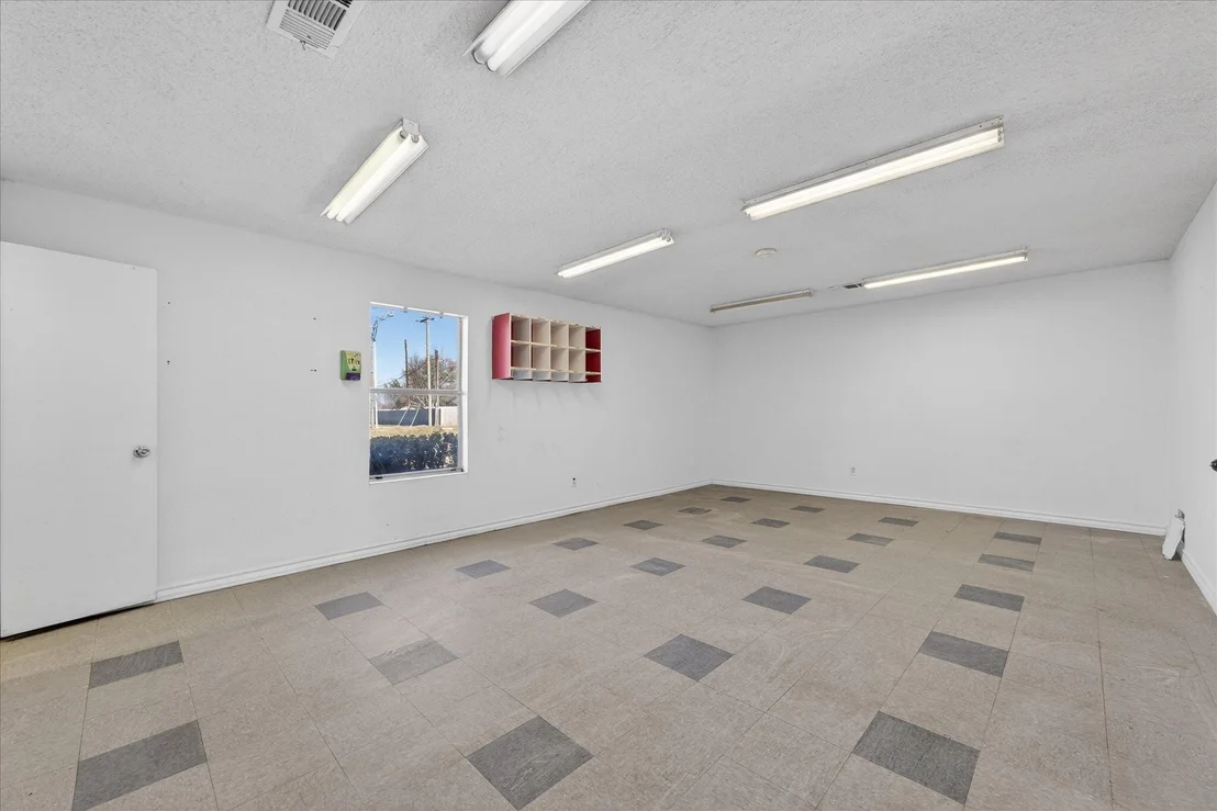 Photo of 611 W Spring Valley Road