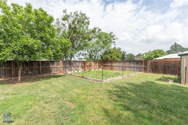 Photo of 1070 Larned Lane