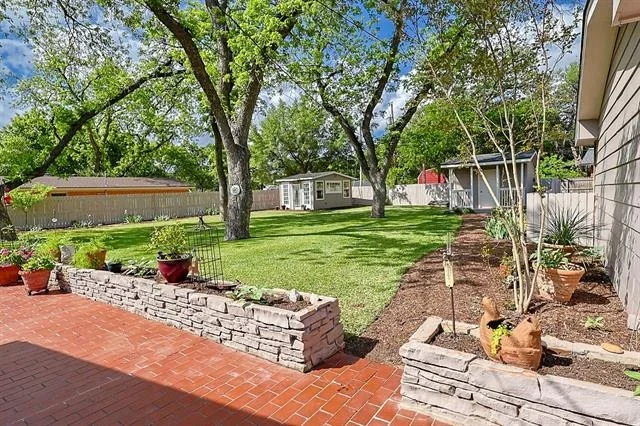 Photo of 1602 Elmwood Drive