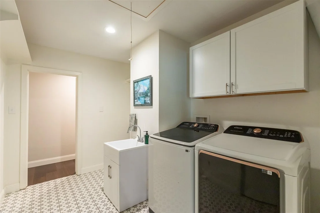 Photo of 3765 Woodridge Drive