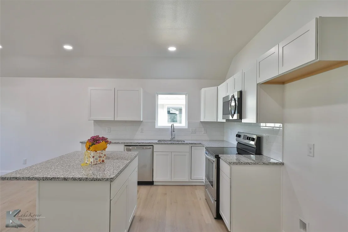 Photo of 2571 Bel Air