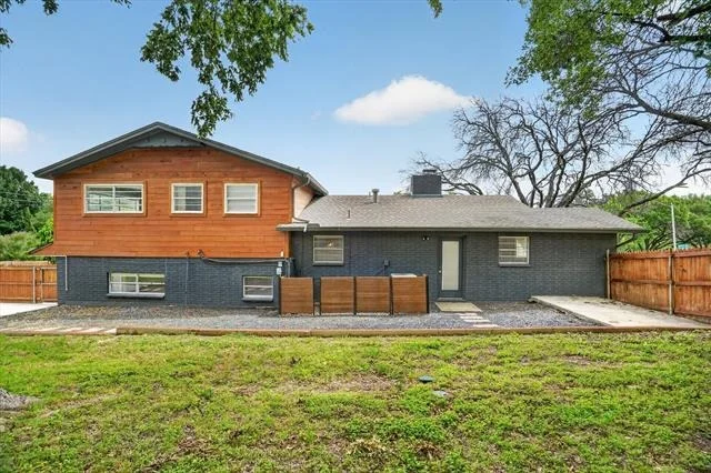 Photo of 6609 Genoa Road