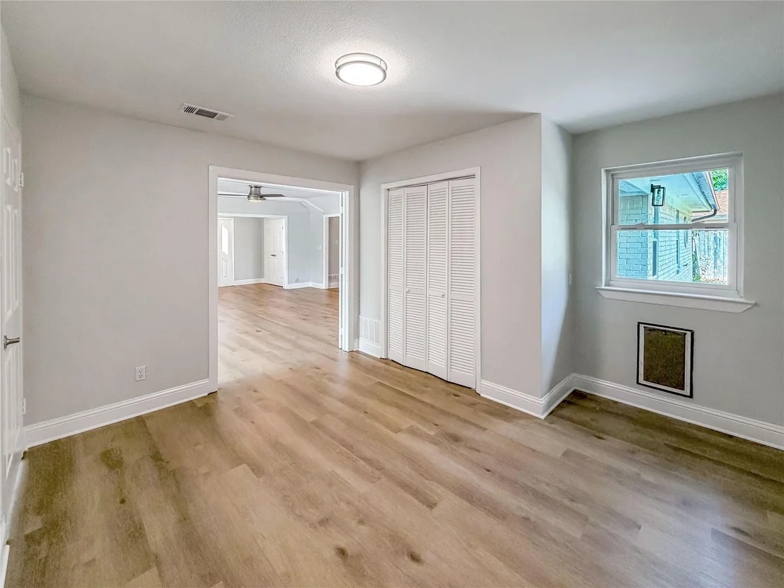 Photo of 100 W Pleasantview Drive