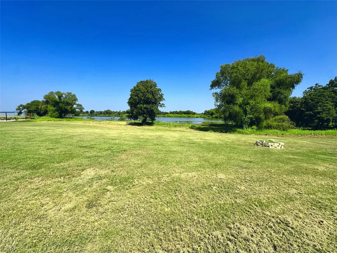 Photo of 5086 Waterfront Road