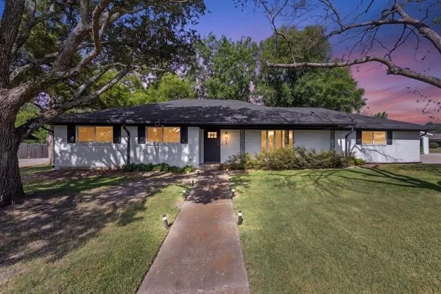 Photo of 112 Royal Lane