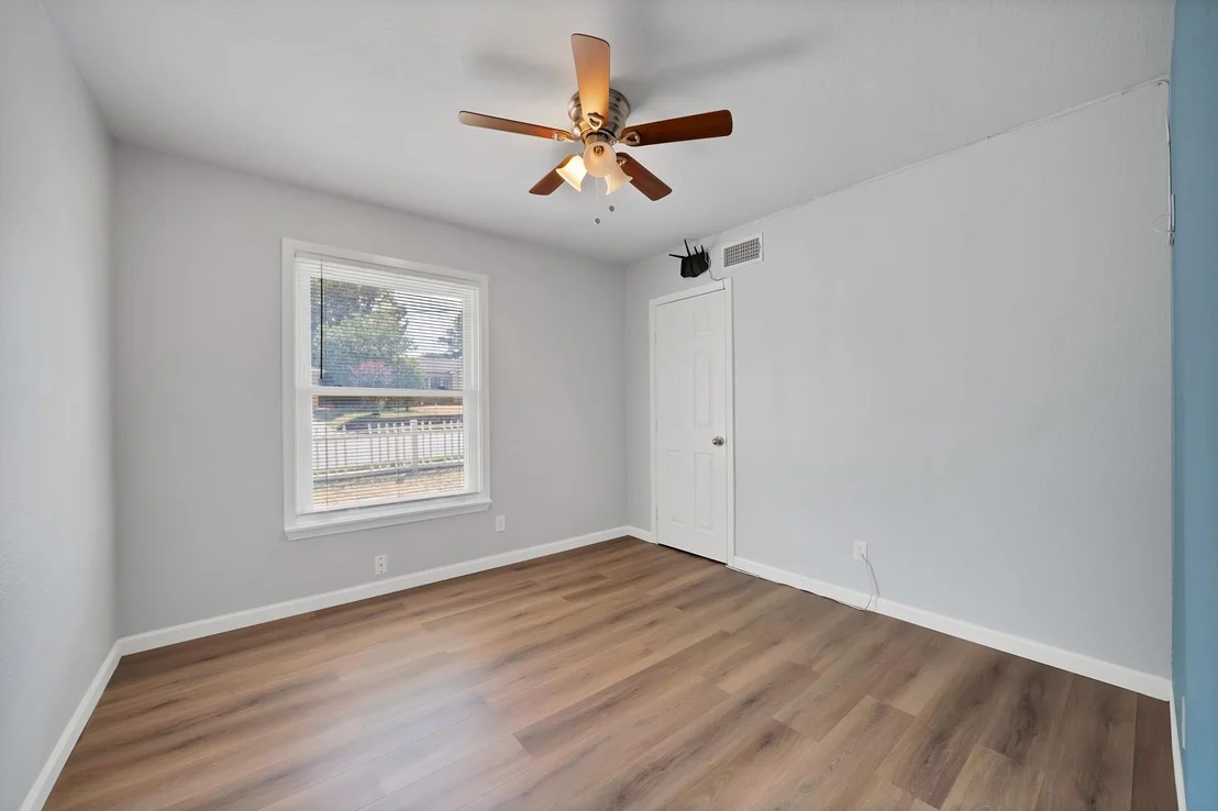 Photo of 1003 Brookhollow Drive