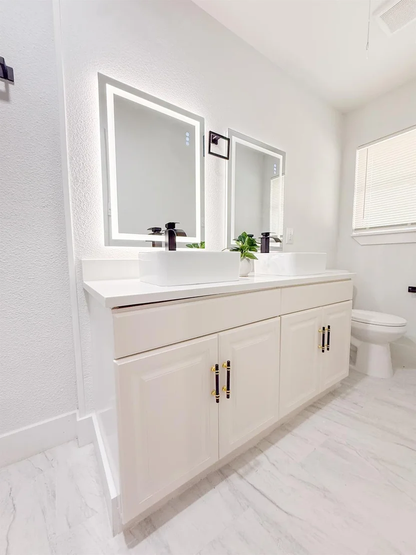 Photo of 228 Hallbrook Drive