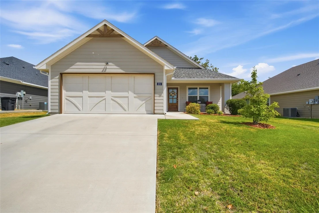 Photo of 211 Clover Circle