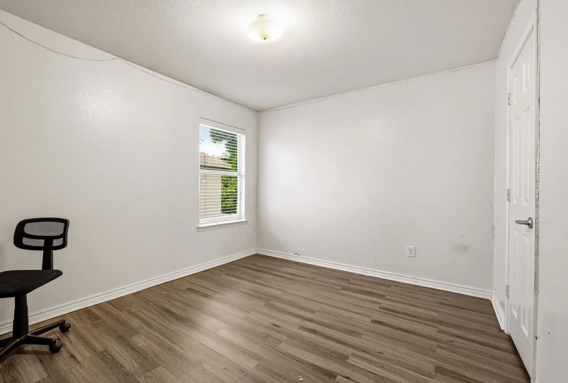Photo of 704 Acacia Drive