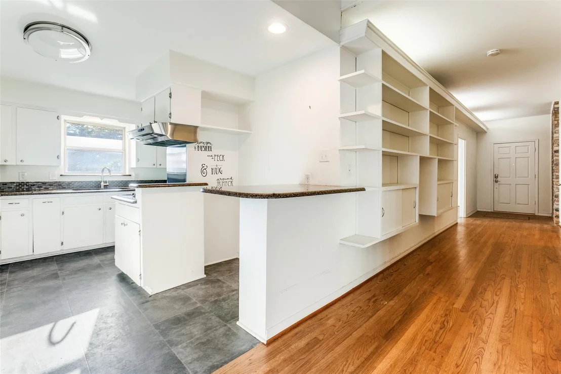 Photo of 9759 Shoreview Road