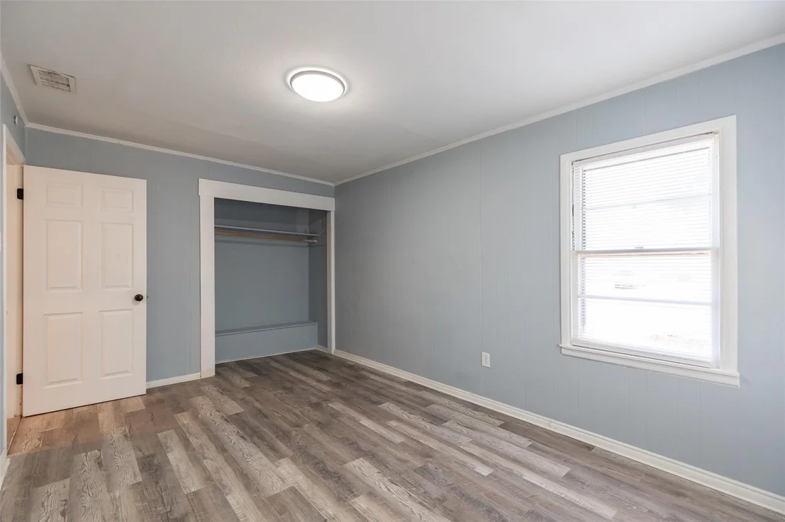 Photo of 2142 N Mockingbird Lane