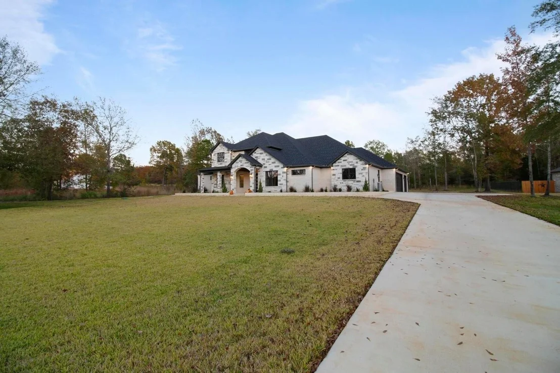 Photo of 800 Stone Chimney Rd
