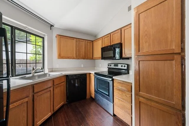 Photo of 1406 Colonnade Drive