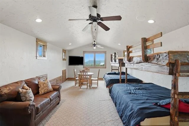 Photo of 1046 Grandview Drive