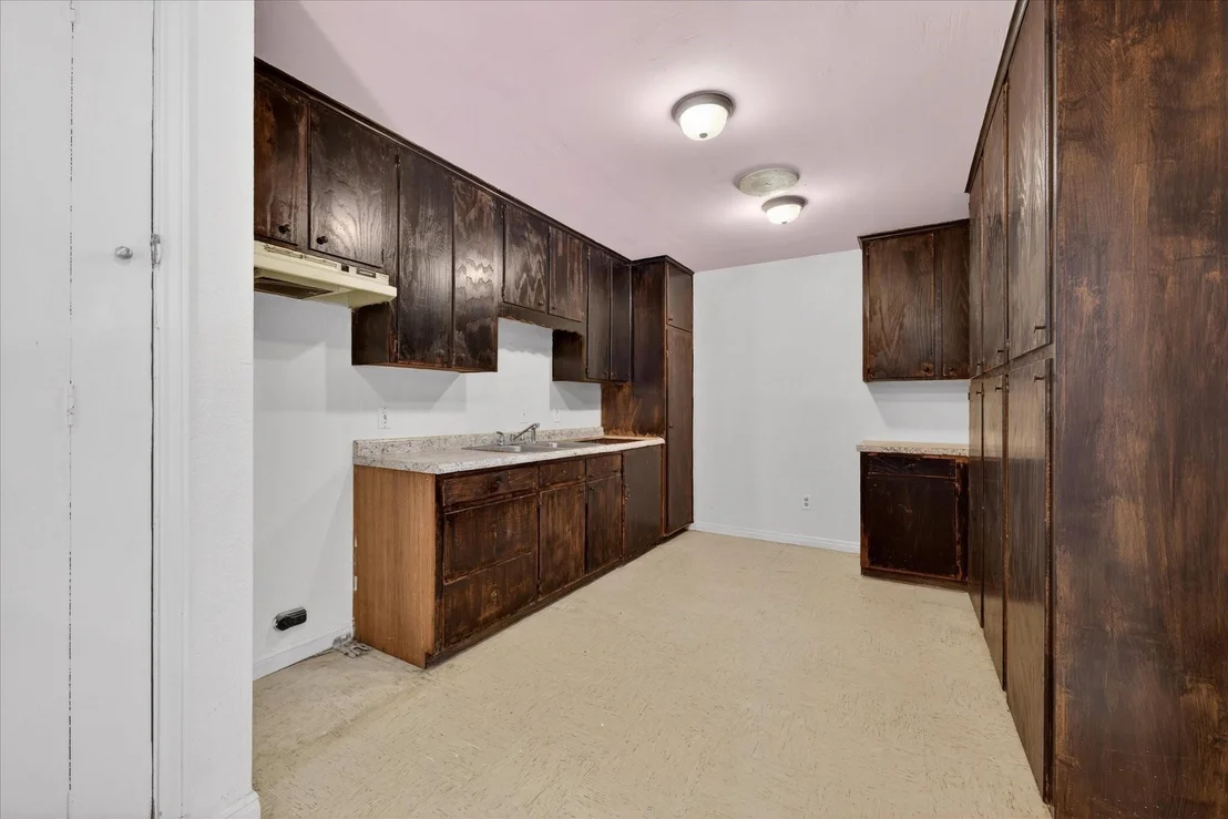 Photo of 611 W Spring Valley Road