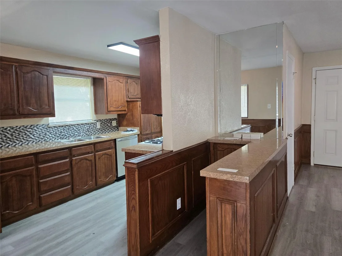 Photo of 502 Moonlight Drive