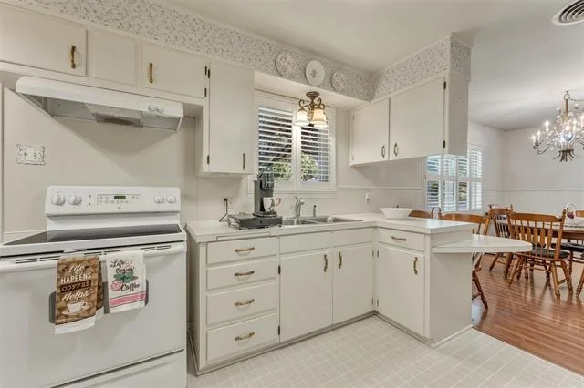 Photo of 1325 Royal Oaks Drive