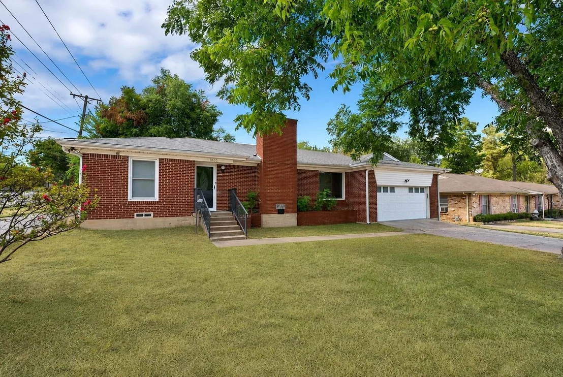 Photo of 1003 Brookhollow Drive