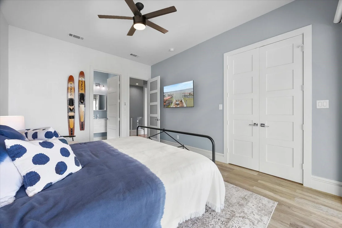 Photo of 130 Harbor Drive