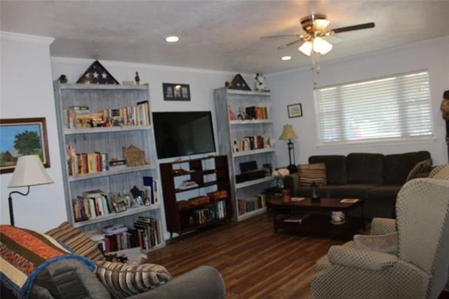 Photo of 208 PARK DR