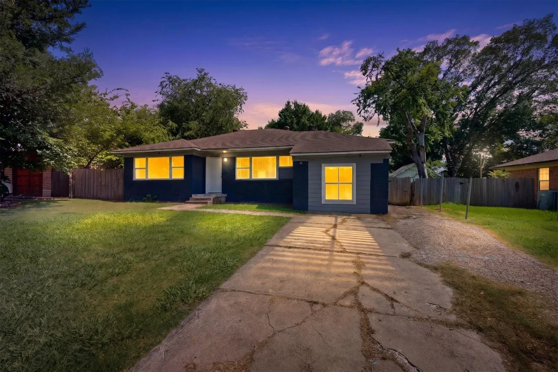 Photo of 2310 Costa Mesa Drive