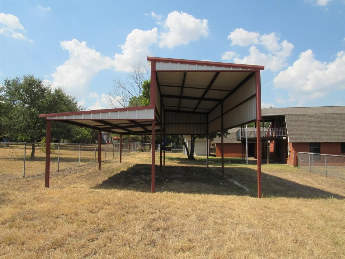 Photo of 626 Friendly Oaks Drive