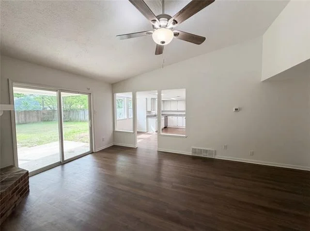 Photo of 913 Jayellen Court