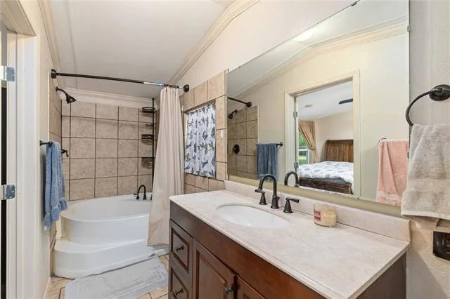 Photo of 3870 Lake Shore Drive