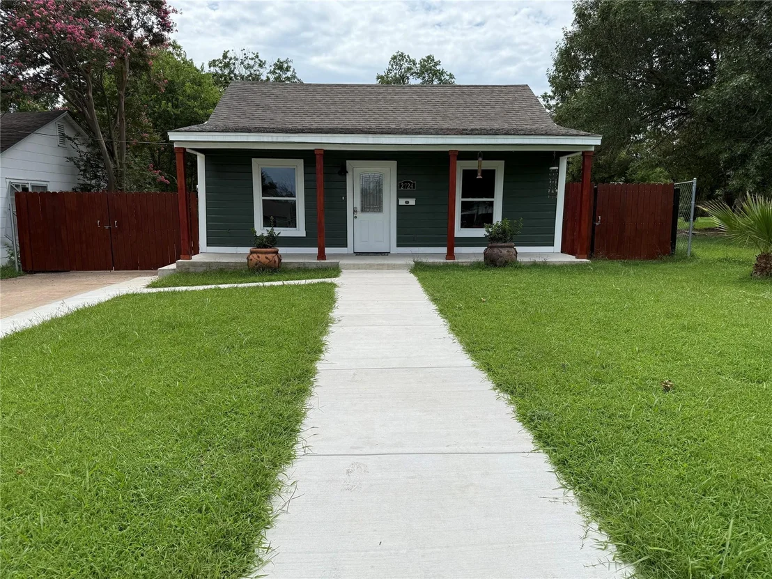 Photo of 2724 Gurley Avenue