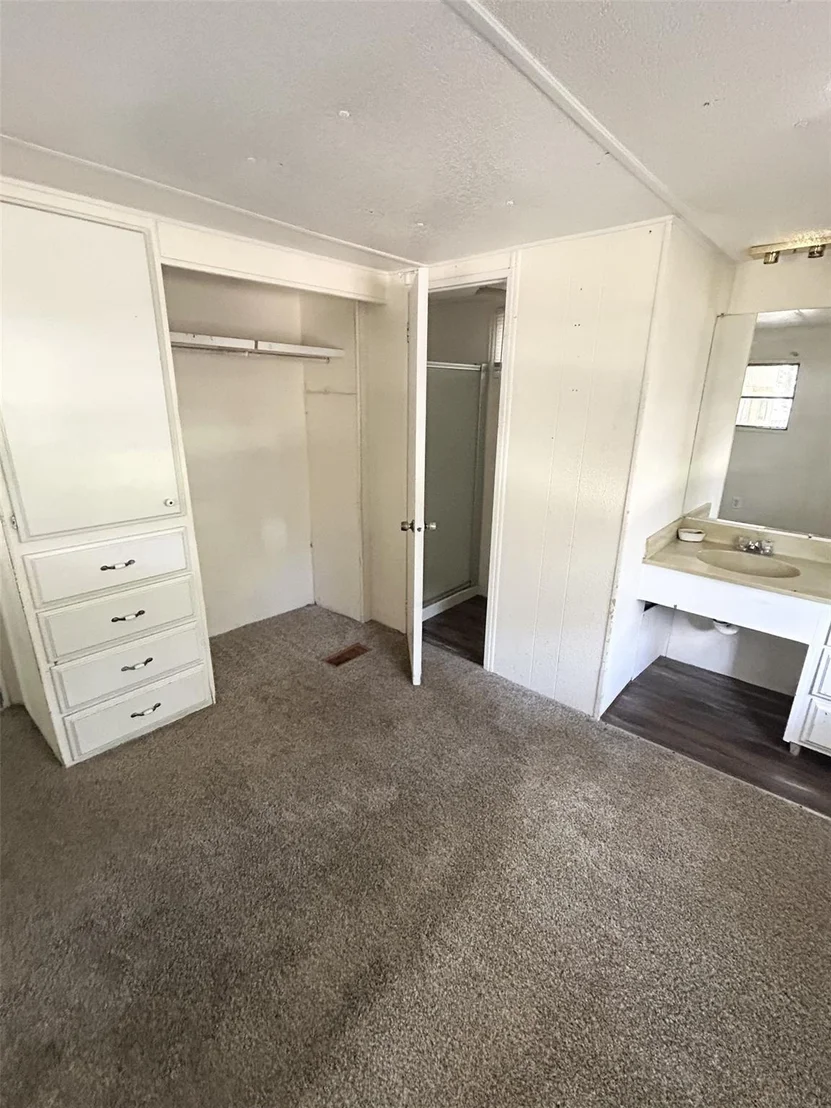 Photo of 305 Live Oak Lane