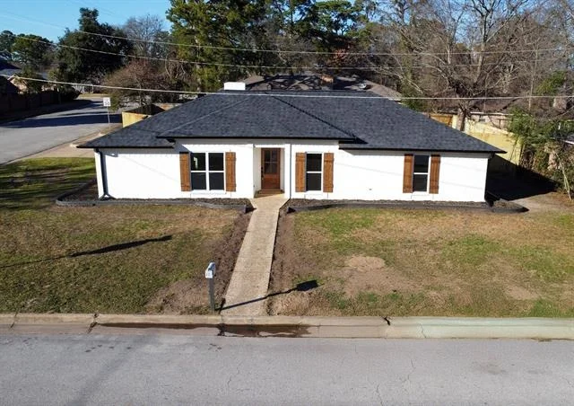 Photo of 411 W Heritage Drive