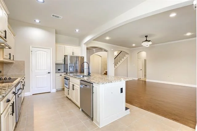 Photo of 123 White Oak Lane