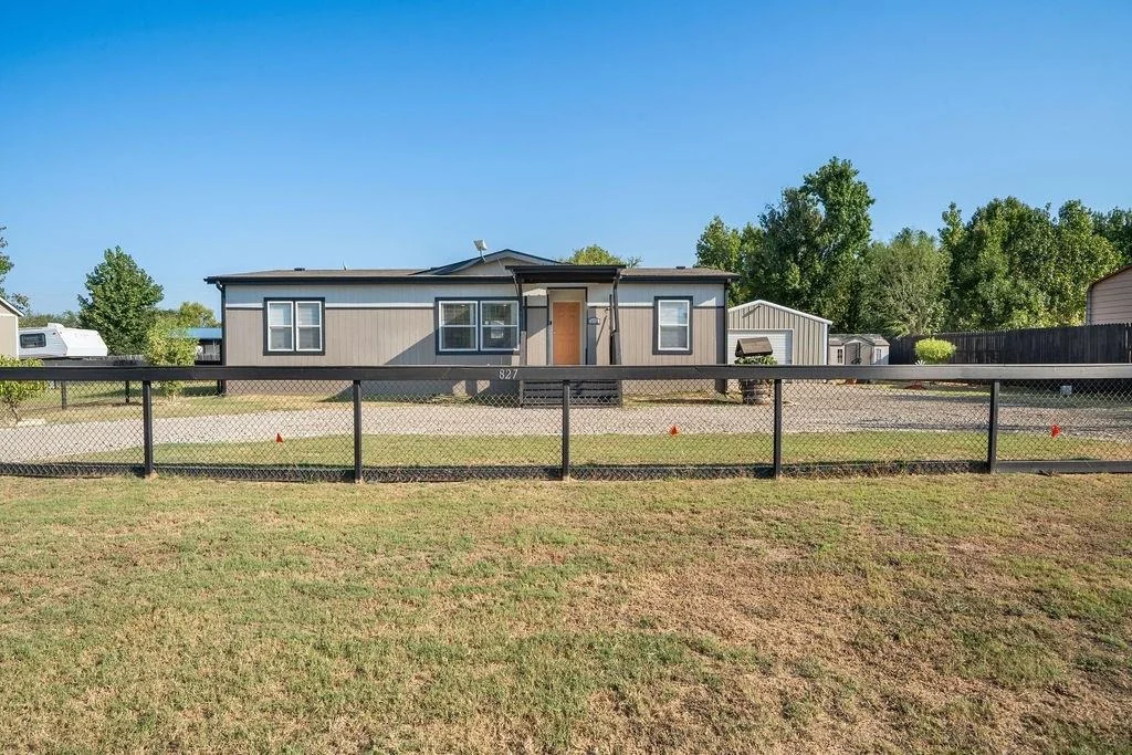 Photo of 827 Cheyenne