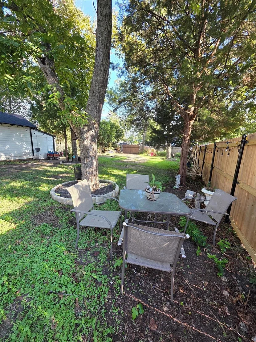 Photo of 2108 Lyle Avenue