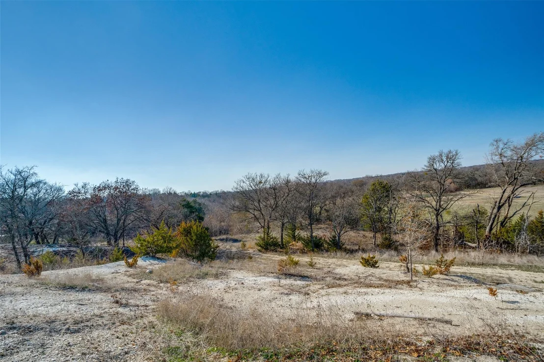 Photo of 2111 Private Road 5499