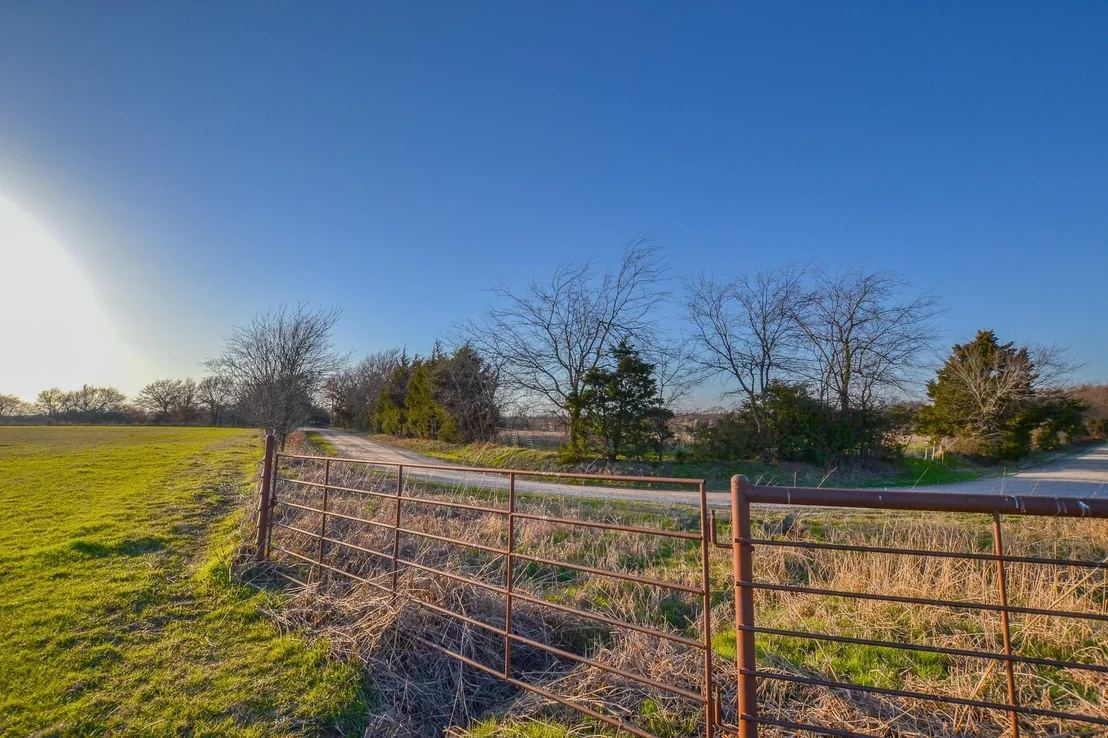 Photo of 1392 E US Highway 69