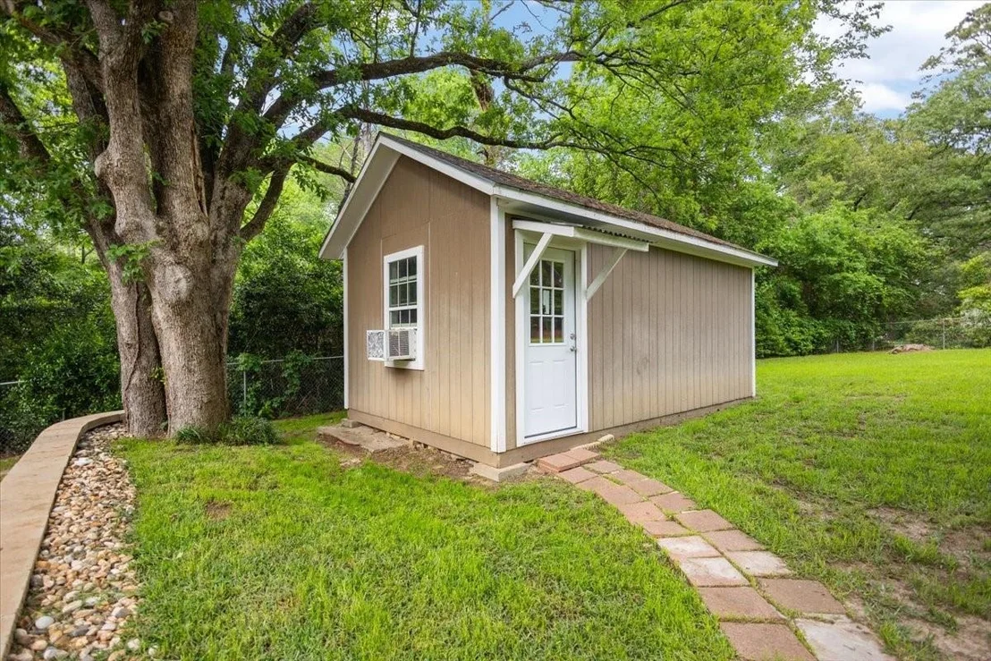 Photo of 1327 BRIDLE PATH Lane