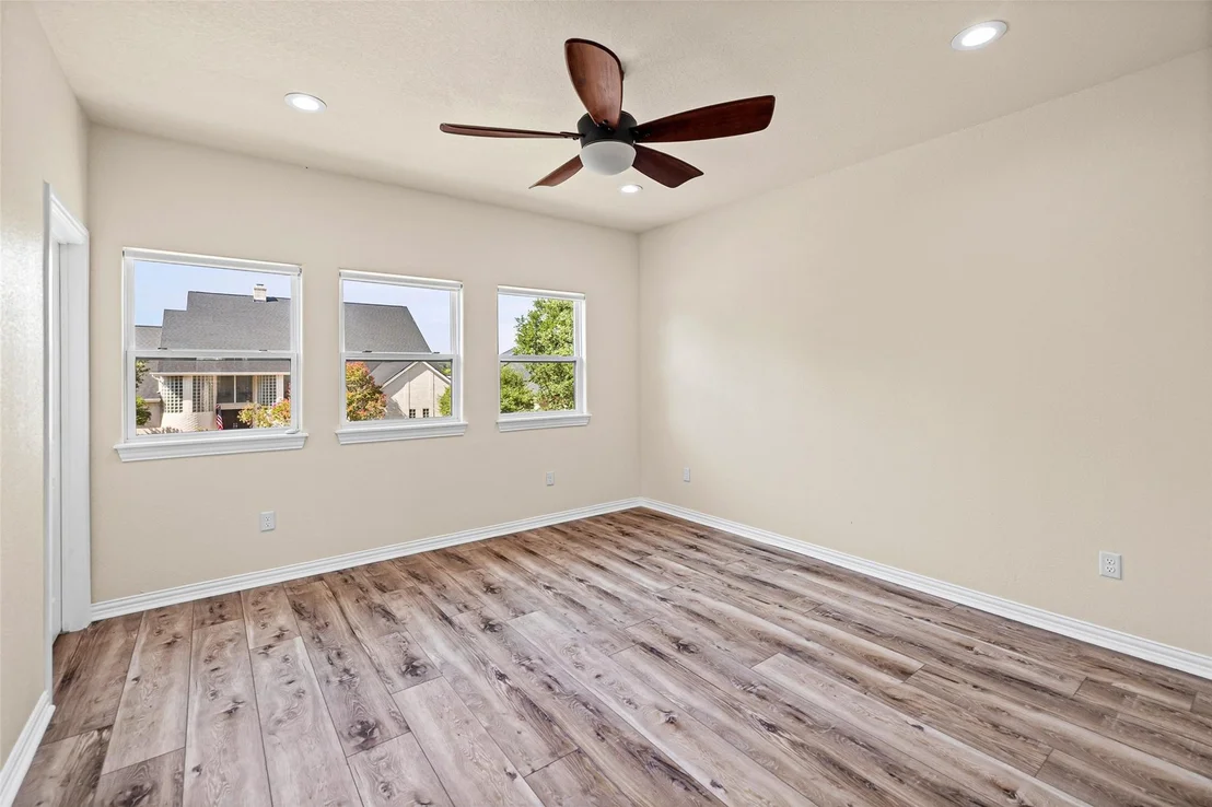 Photo of 2325 River Road