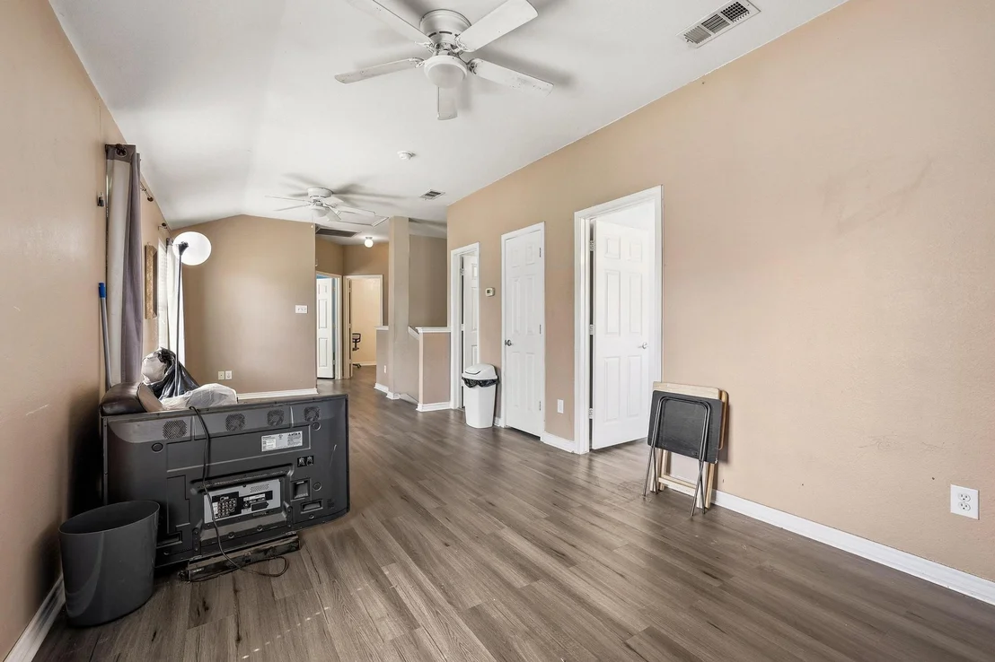 Photo of 704 Acacia Drive