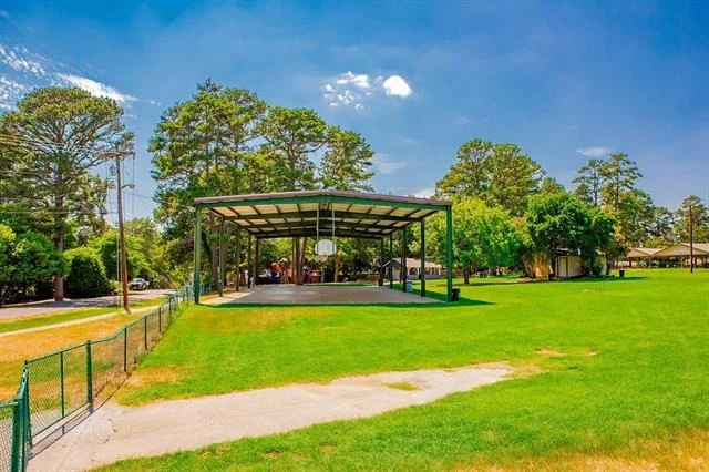Photo of 321 Lakeview Drive