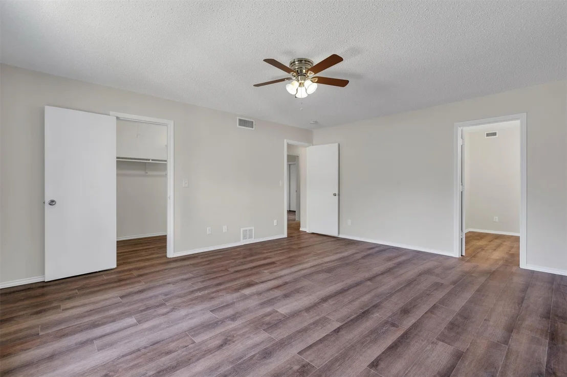 Photo of 209 Mistletoe Lane